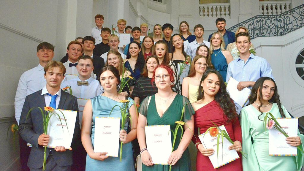Zeugnisausgabe der Fachoberschule 2025