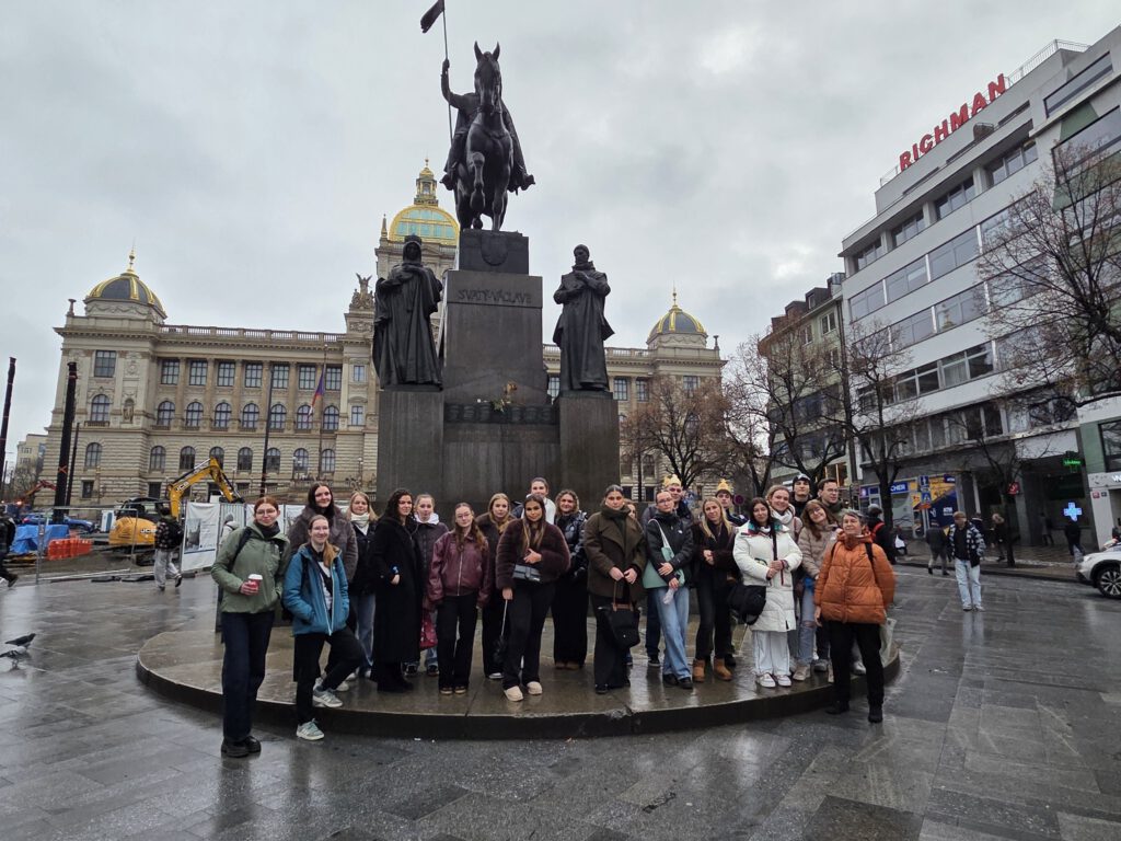Prag erleben – Drogisten entdecken dm, Stadt und Partnerschule