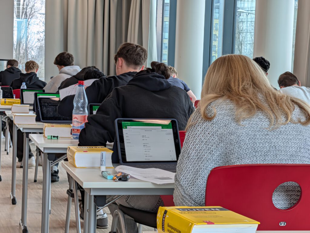Ein Schritt in die Zukunft: Digitale Wörterbücher erfolgreich im Prüfungseinsatz